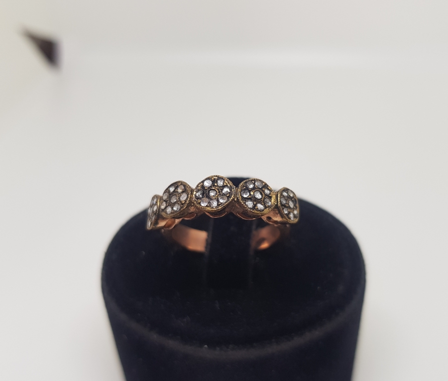 ELMAS TAŞLI BEŞLİ PAPATYA MODEL YÜZÜK