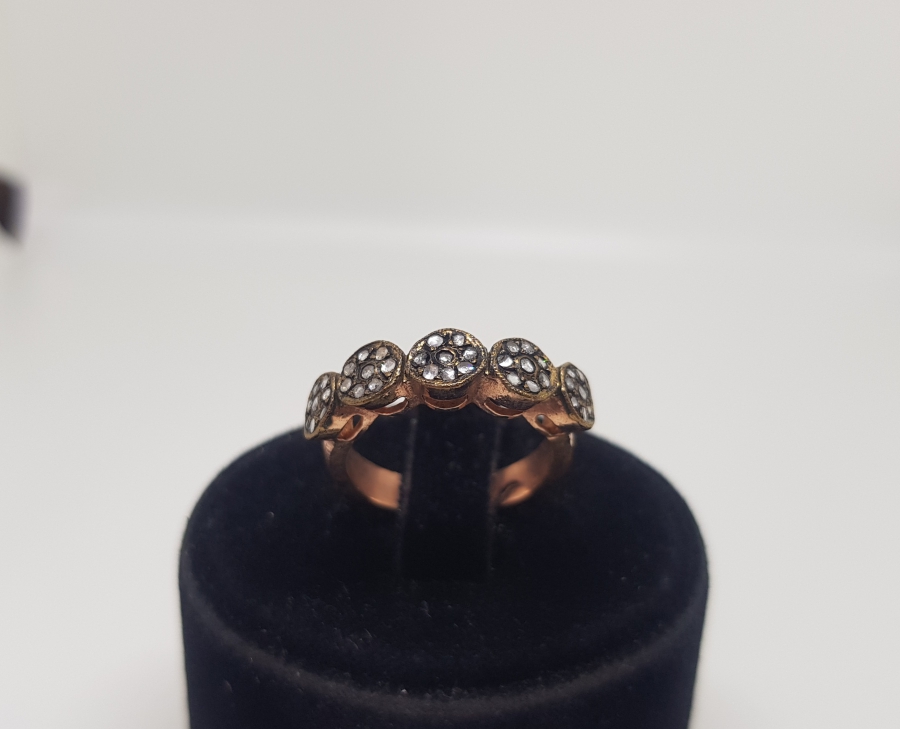 ELMAS TAŞLI BEŞLİ PAPATYA MODEL YÜZÜK