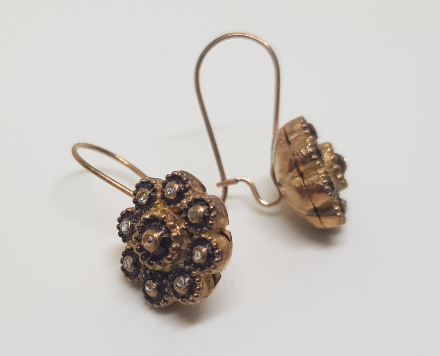 ELMAS TAŞLI PAPATYA MODEL KÜPE