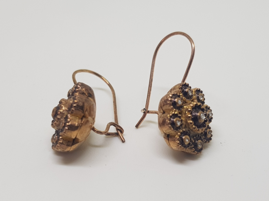 ELMAS TAŞLI PAPATYA MODEL KÜPE