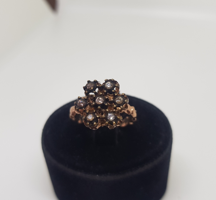 KAR TANESİ FORMUNDA YAPILMIŞ ELMAS YÜZÜK