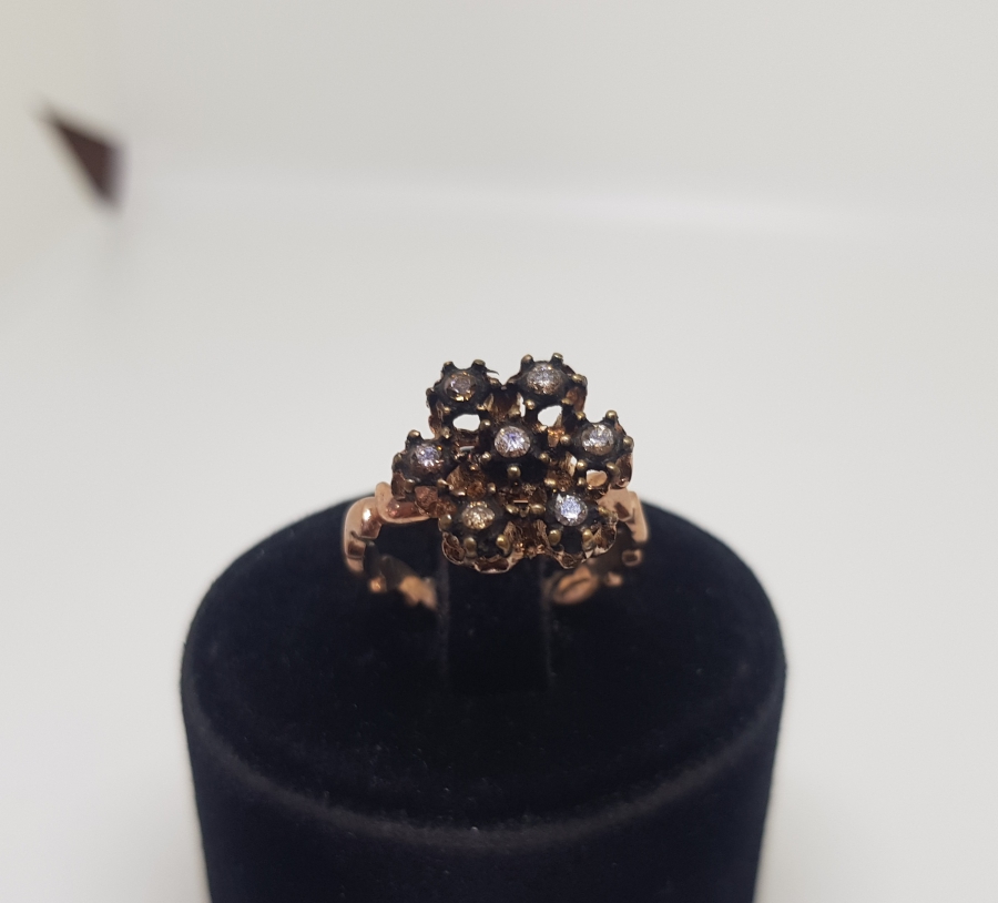 KAR TANESİ FORMUNDA YAPILMIŞ ELMAS YÜZÜK