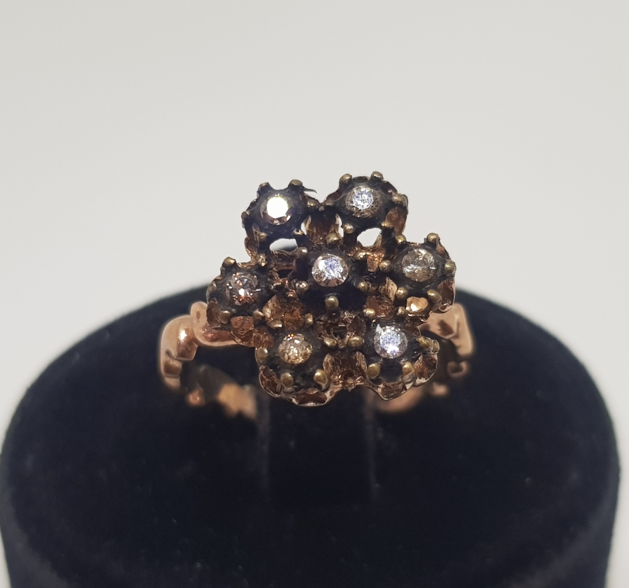 KAR TANESİ FORMUNDA YAPILMIŞ ELMAS YÜZÜK