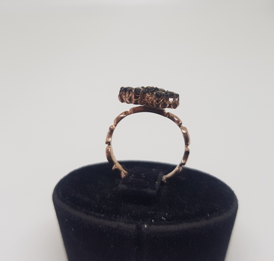 KAR TANESİ FORMUNDA YAPILMIŞ ELMAS YÜZÜK