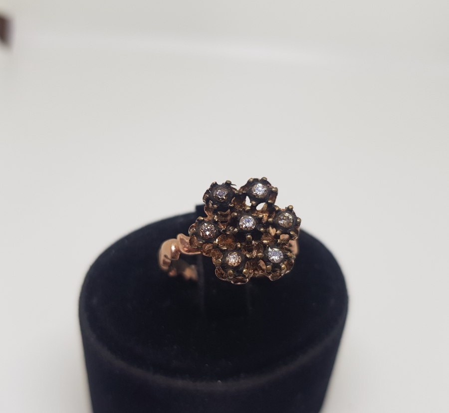 KAR TANESİ FORMUNDA YAPILMIŞ ELMAS YÜZÜK