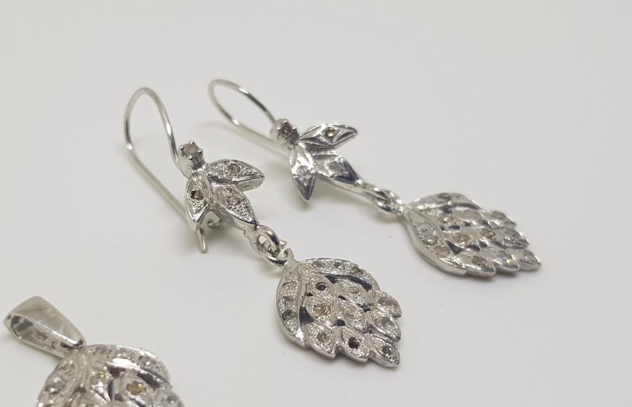 PIRLANTA TAŞLI ÜZÜM SALKIMI MODEL KOLYE KÜPE TAKIMI