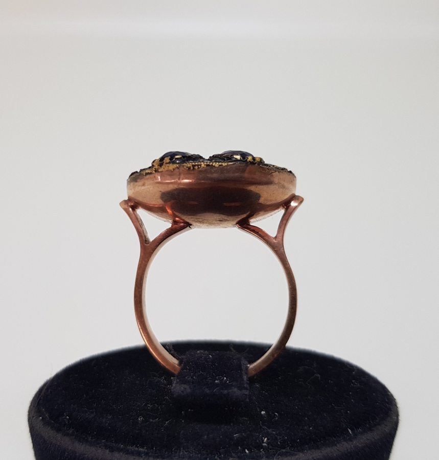 ELMAS VE SAFİR TAŞLI DAİRE İÇİNDE ÇİÇEK MOTİFLİ YÜZÜK