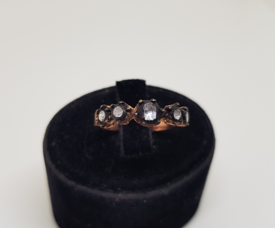 ELMAS TAŞLI BEŞTAŞLI MODEL YÜZÜK