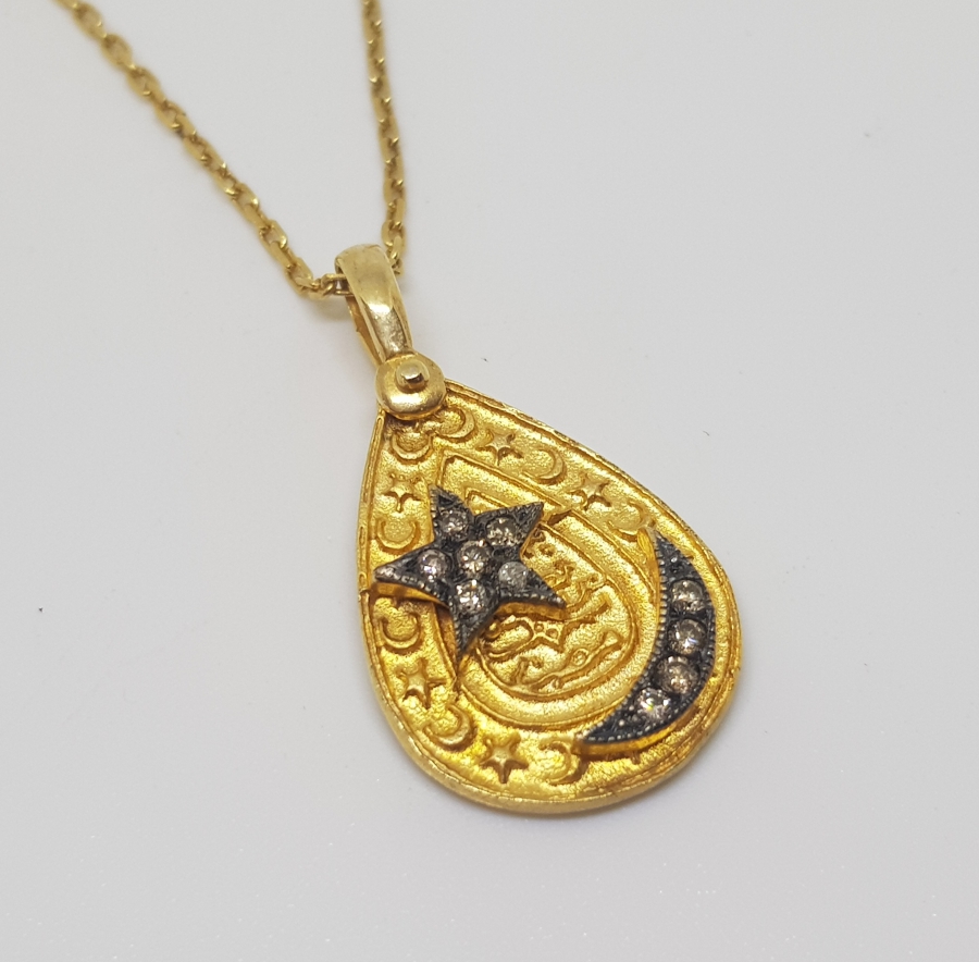 AY YILDIZLI VE DUALI ELMAS KOLYE