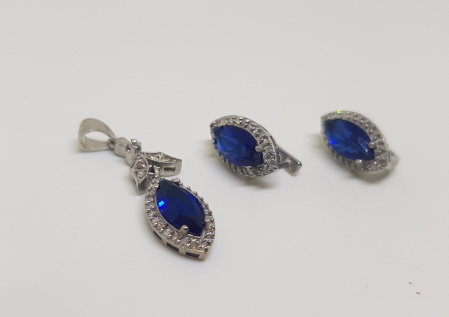 PIRLANTA VE SAFİR TAŞLI KOLYE KÜPE TAKIMI