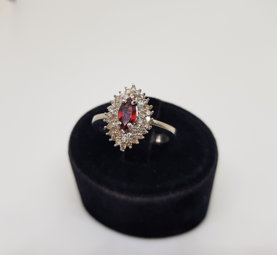 PIRLANTA VE YAKUT TAŞLI YÜZÜK