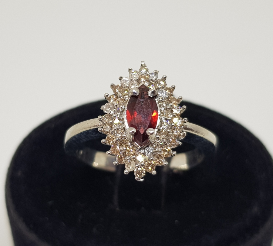 PIRLANTA VE YAKUT TAŞLI YÜZÜK