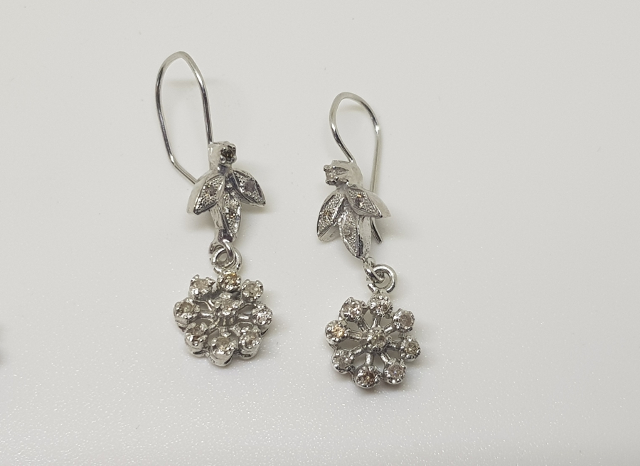 KAR TANESİ MODEL PIRLANTA TAŞLI KOLYE KÜPE TAKIMI