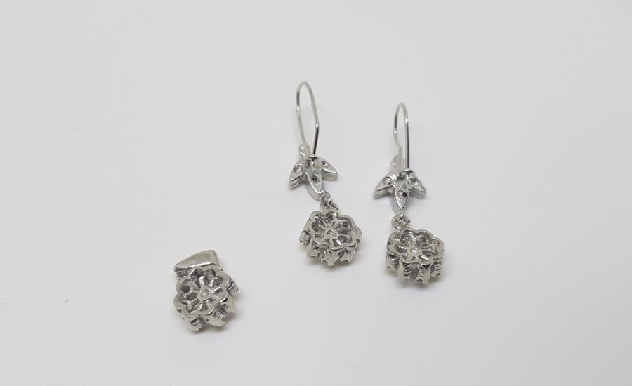 KAR TANESİ MODEL PIRLANTA TAŞLI KOLYE KÜPE TAKIMI