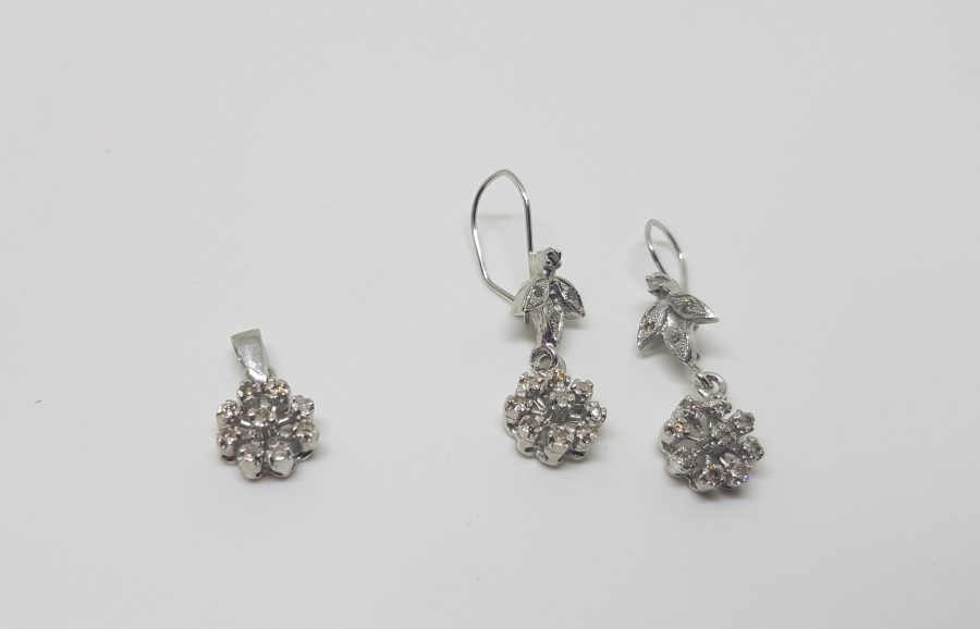 KAR TANESİ MODEL PIRLANTA TAŞLI KOLYE KÜPE TAKIMI