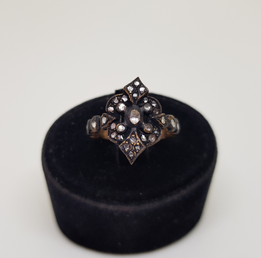 KALKAN MODELİ ELMAS TAŞLI YÜZÜK