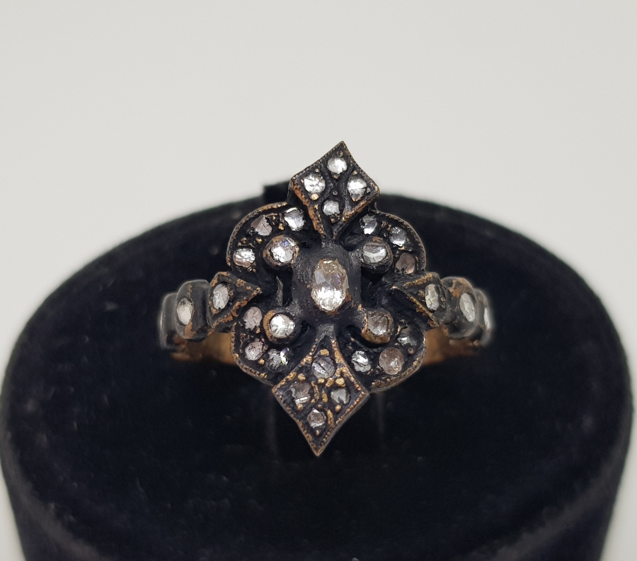 KALKAN MODELİ ELMAS TAŞLI YÜZÜK