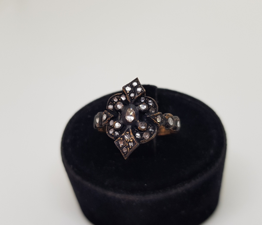 KALKAN MODELİ ELMAS TAŞLI YÜZÜK