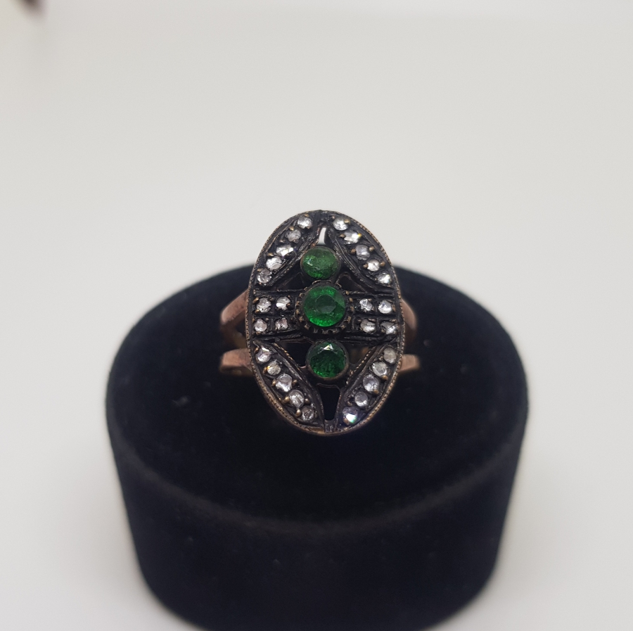 ELMAS VE ZÜMRÜT TAŞLI HÜRREM MODEL YÜZÜK