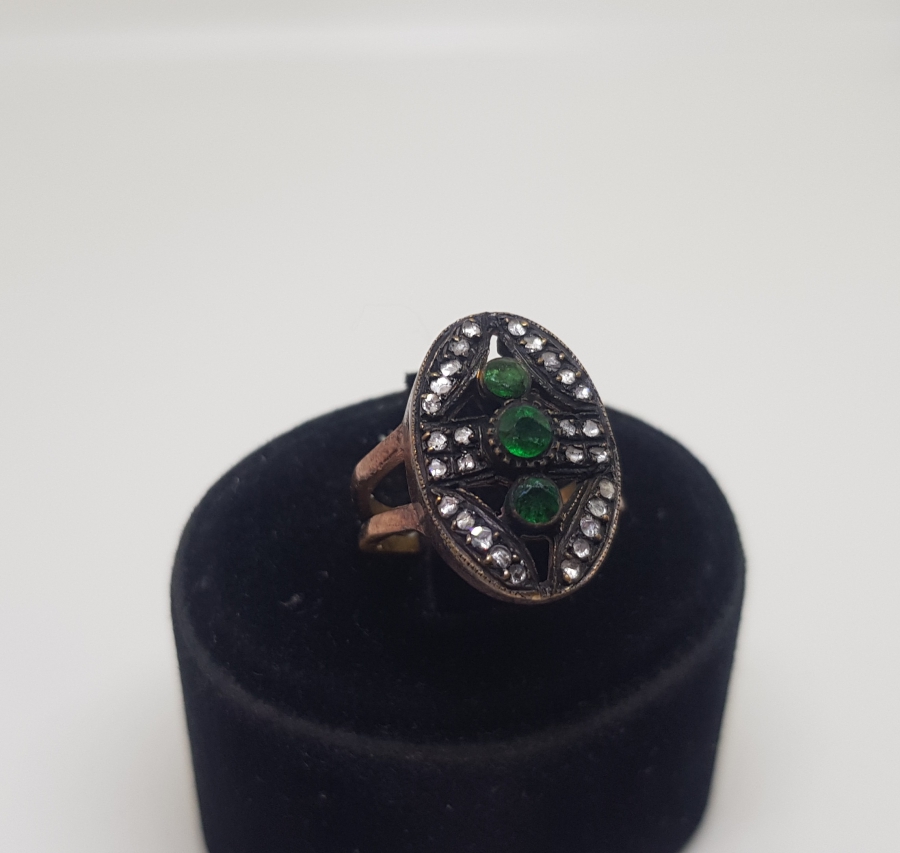 ELMAS VE ZÜMRÜT TAŞLI HÜRREM MODEL YÜZÜK