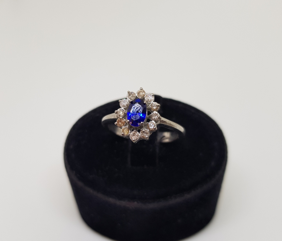 SAFİR VE PIRLANTA TAŞLI PAPATYA MODEL YÜZÜK