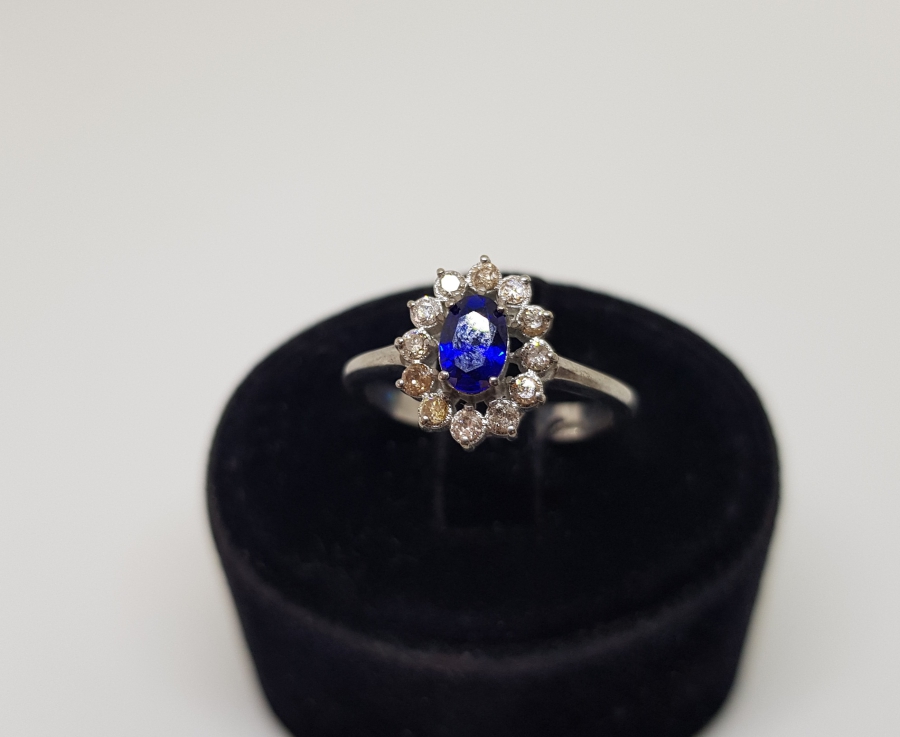 SAFİR VE PIRLANTA TAŞLI PAPATYA MODEL YÜZÜK