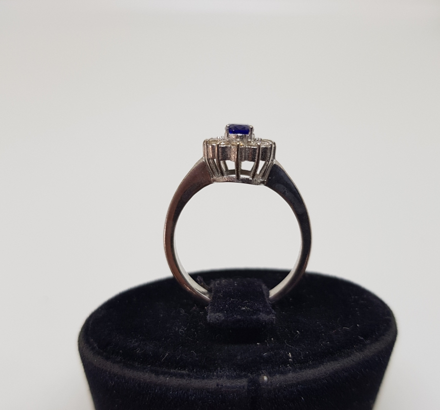 SAFİR VE PIRLANTA TAŞLI PAPATYA MODEL YÜZÜK