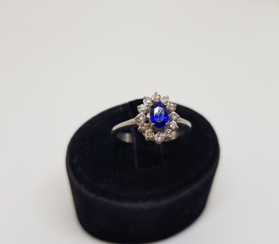 SAFİR VE PIRLANTA TAŞLI PAPATYA MODEL YÜZÜK