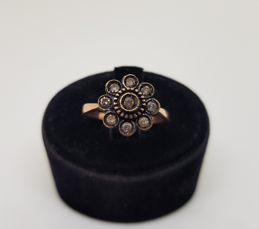 ELMAS TAŞLI PAPATYA MODELİ YÜZÜK