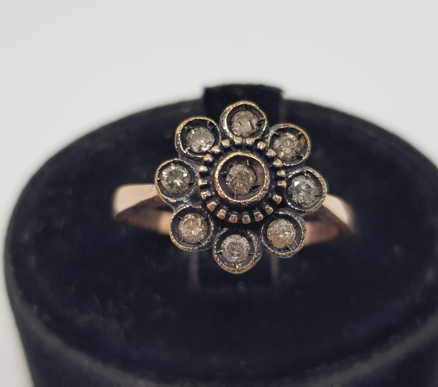 ELMAS TAŞLI PAPATYA MODELİ YÜZÜK