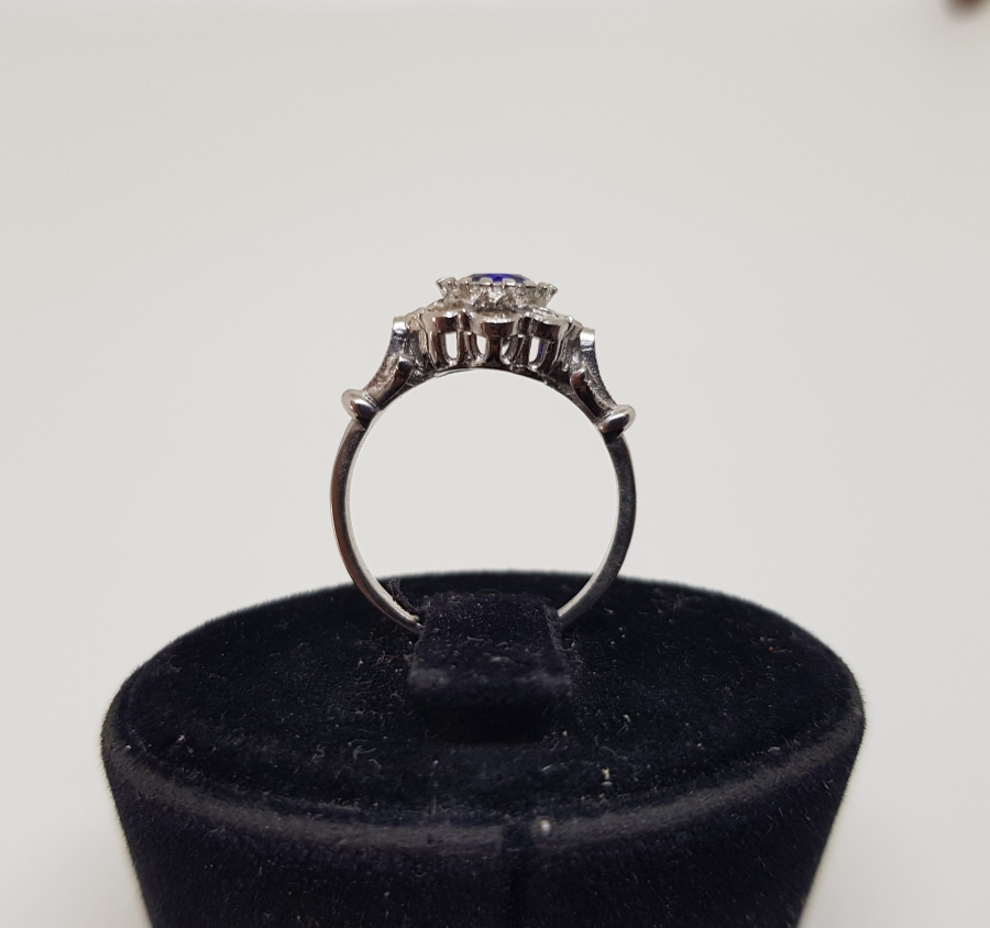 SAFİR VE PIRLANTA TAŞLI PAPATYA MODELİ YÜZÜK