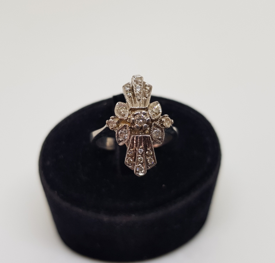 PIRLANTA TAŞLI ÇELENK MODELİ YÜZÜK