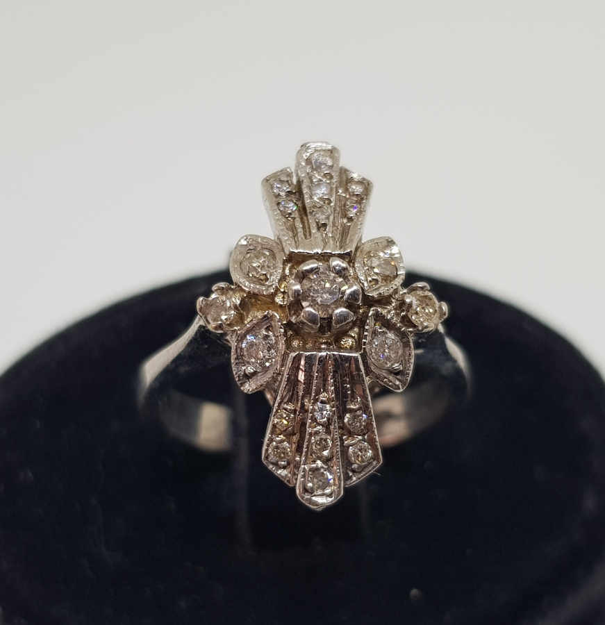 PIRLANTA TAŞLI ÇELENK MODELİ YÜZÜK