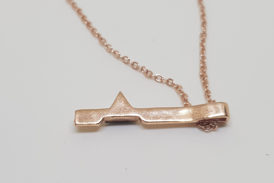 ELMAS TAŞLI ÜÇGENLİ MODEL KOLYE