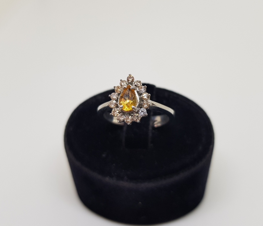 ZÜMRÜT VE PIRLANTA TAŞLI DAMLA MODEL YÜZÜK