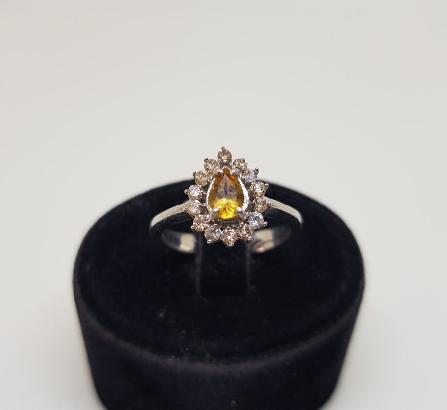 ZÜMRÜT VE PIRLANTA TAŞLI DAMLA MODEL YÜZÜK