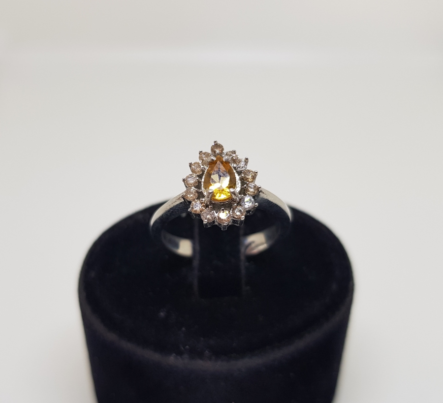 ZÜMRÜT VE PIRLANTA TAŞLI DAMLA MODEL YÜZÜK