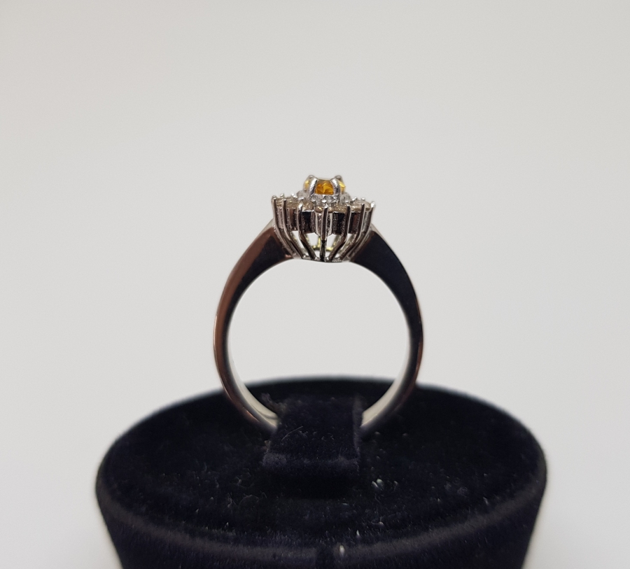 ZÜMRÜT VE PIRLANTA TAŞLI DAMLA MODEL YÜZÜK