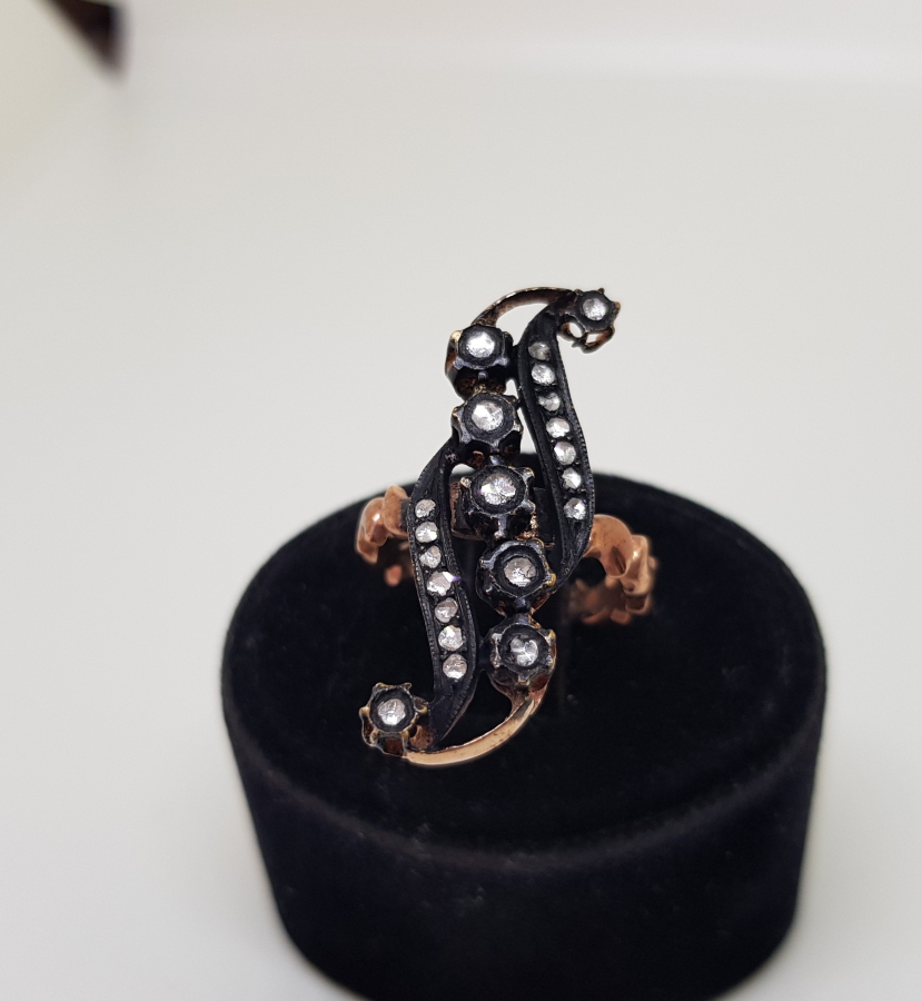 GİRİT MEKİĞİ MODELİ ELMAS TAŞLI YÜZÜK