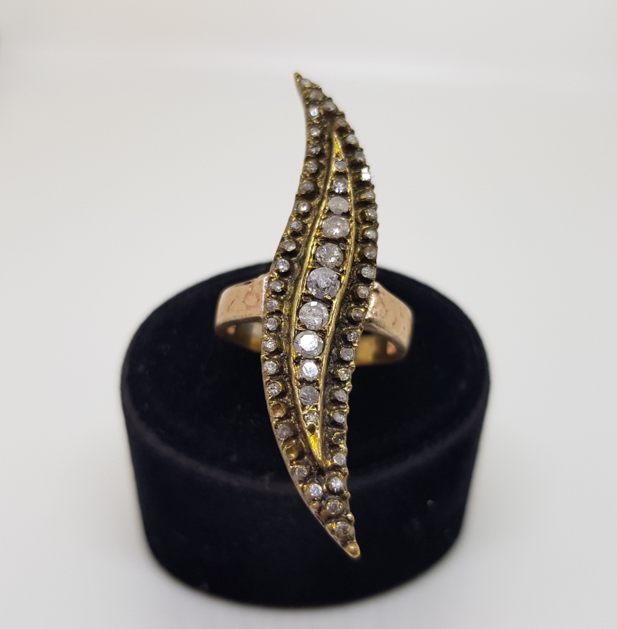 DALGALI MEKİK MODELİ ELMAS TAŞLI YÜZÜK