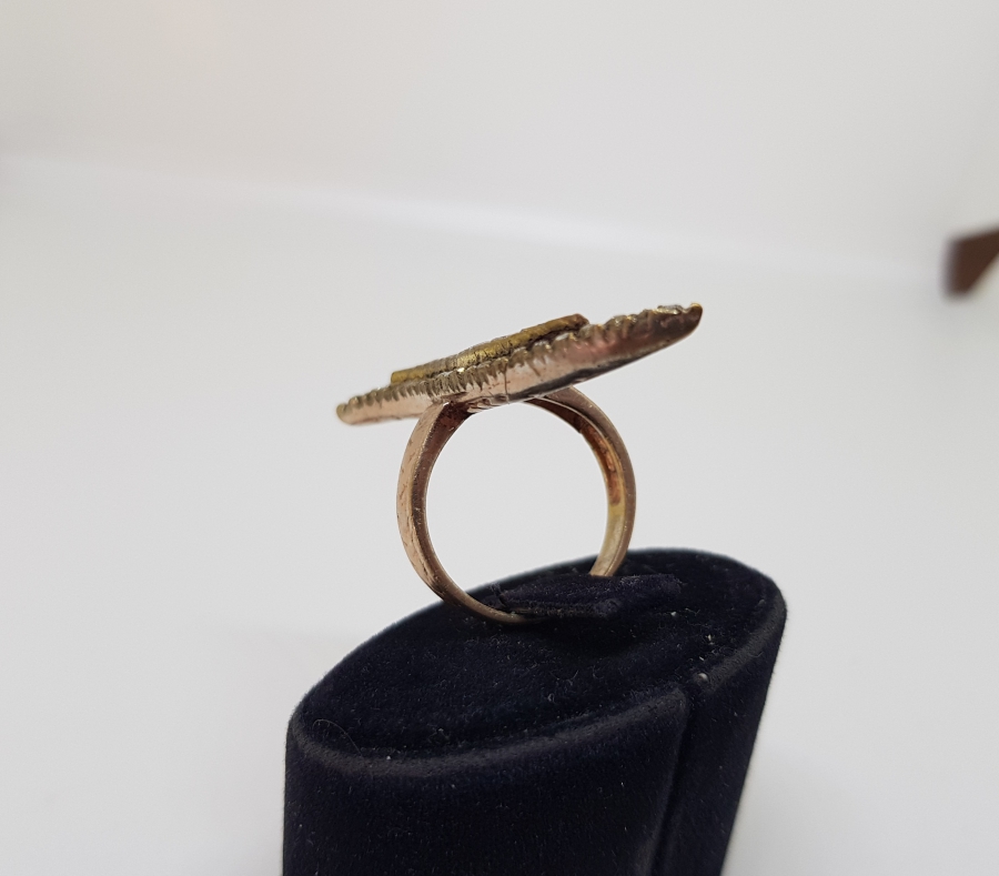 DALGALI MEKİK MODELİ ELMAS TAŞLI YÜZÜK