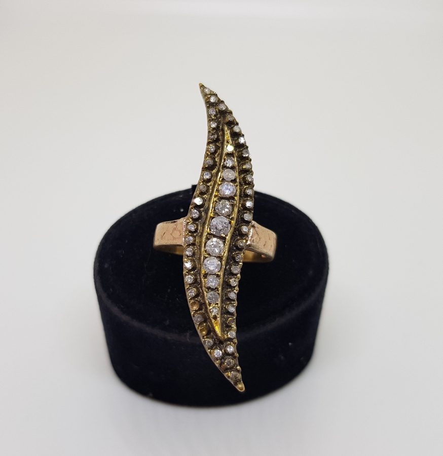 DALGALI MEKİK MODELİ ELMAS TAŞLI YÜZÜK