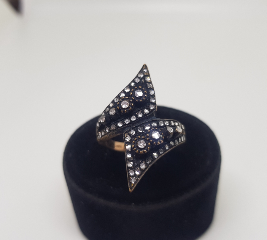 ÇİFTE YILAN BAŞLI ELMAS TAŞLI YÜZÜK