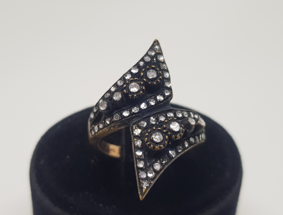 ÇİFTE YILAN BAŞLI ELMAS TAŞLI YÜZÜK