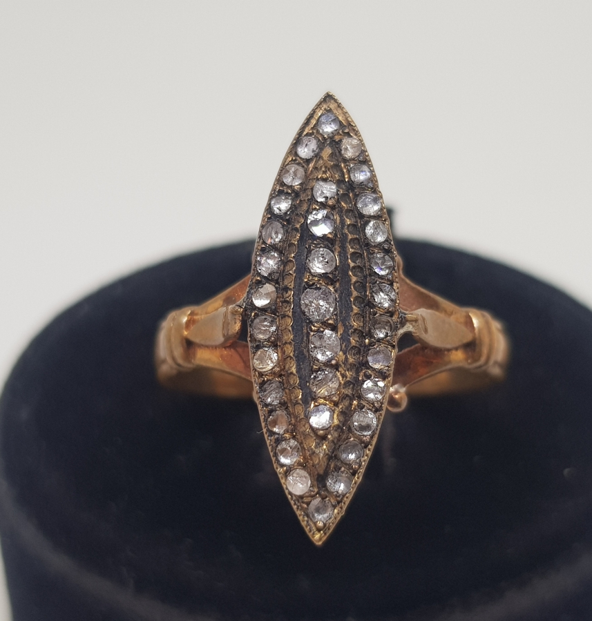 BÜYÜK MEKİK MODEL ELMAS TAŞLI YÜZÜK