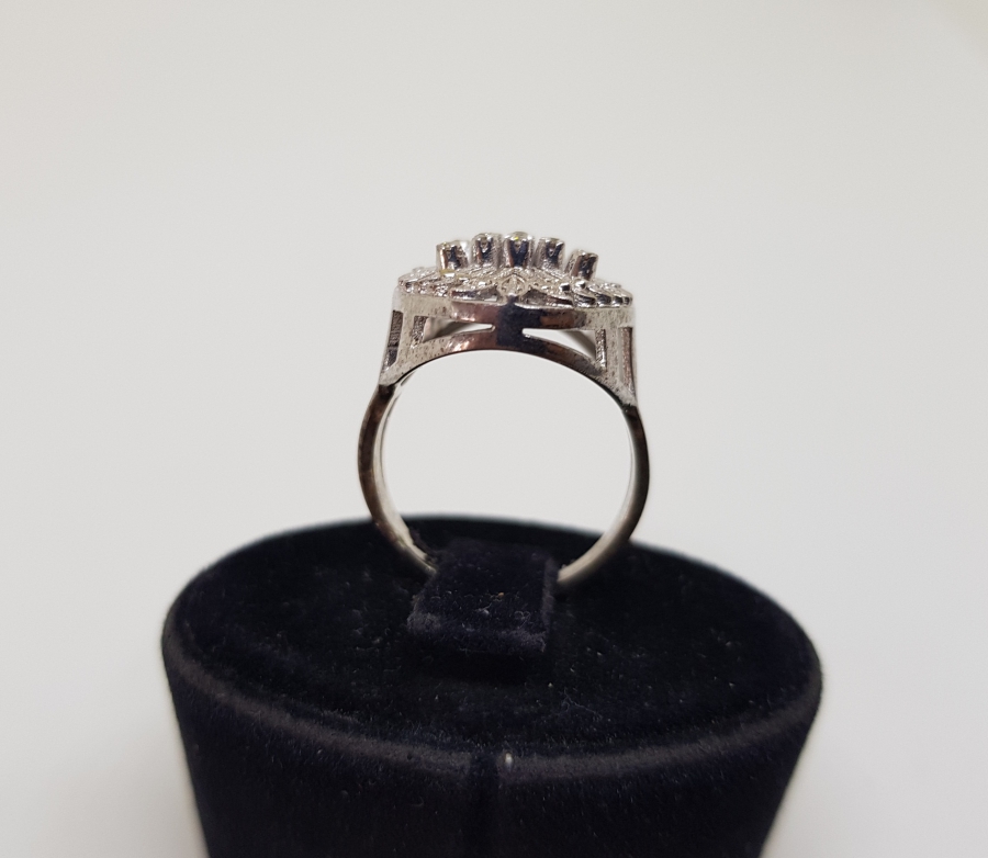 BÜYÜK BOY GÜNEŞ MODELİ PIRLANTA TAŞLI YÜZÜK