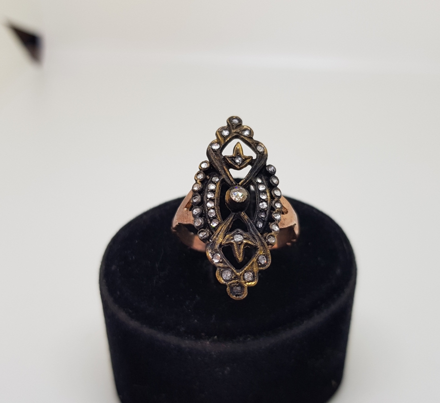 LALE MEKİK MODELİ ELMAS TAŞLI YÜZÜK