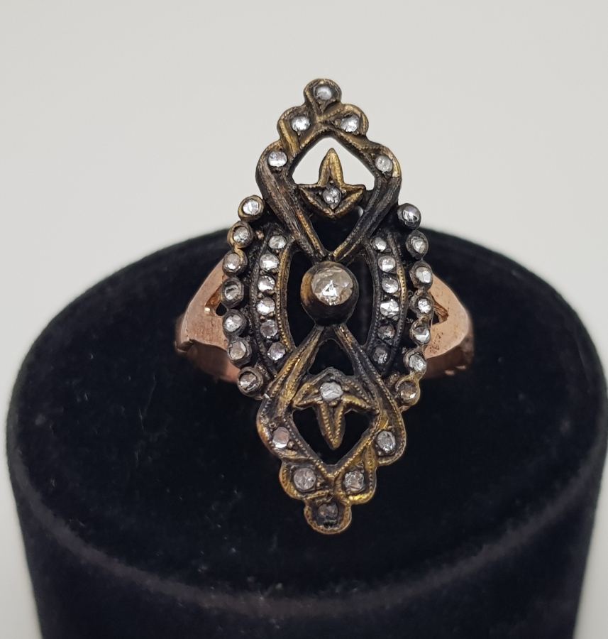 LALE MEKİK MODELİ ELMAS TAŞLI YÜZÜK