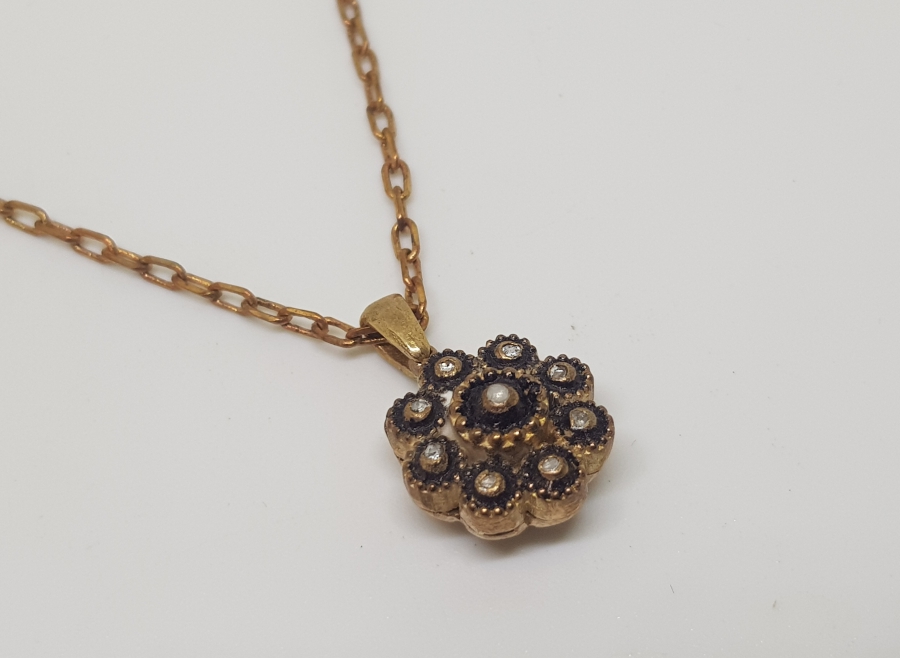 ELMAS TAŞLI PAPATYA MODEL KOLYE