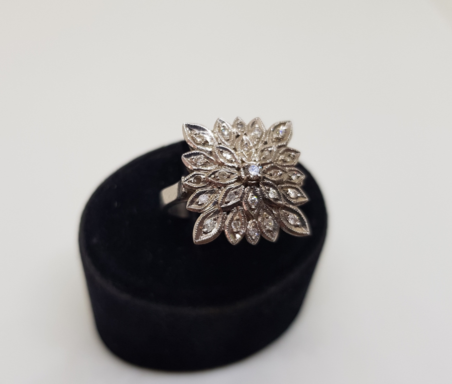 YAPRAKLI MODEL BÜYÜK BOY PIRLANTA TAŞLI KARE YÜZÜK